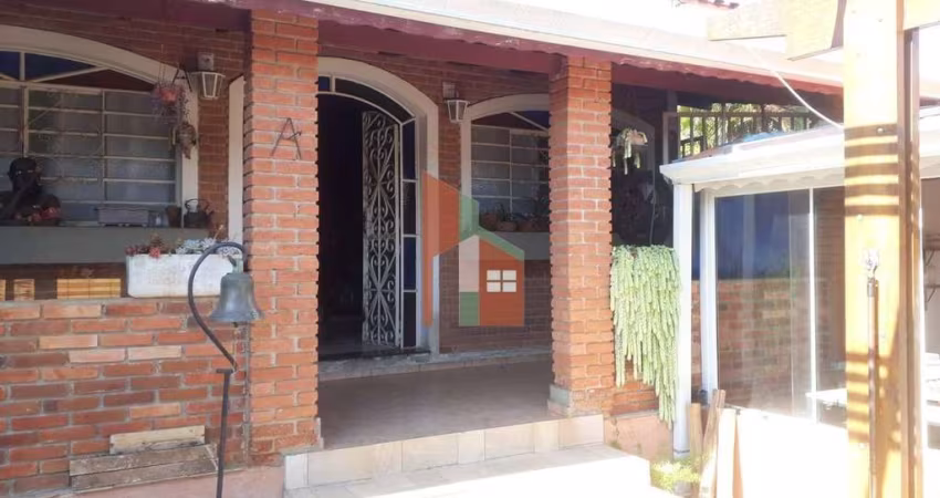 Casa em Atibaia, bairro Jardim dos Pinheiros