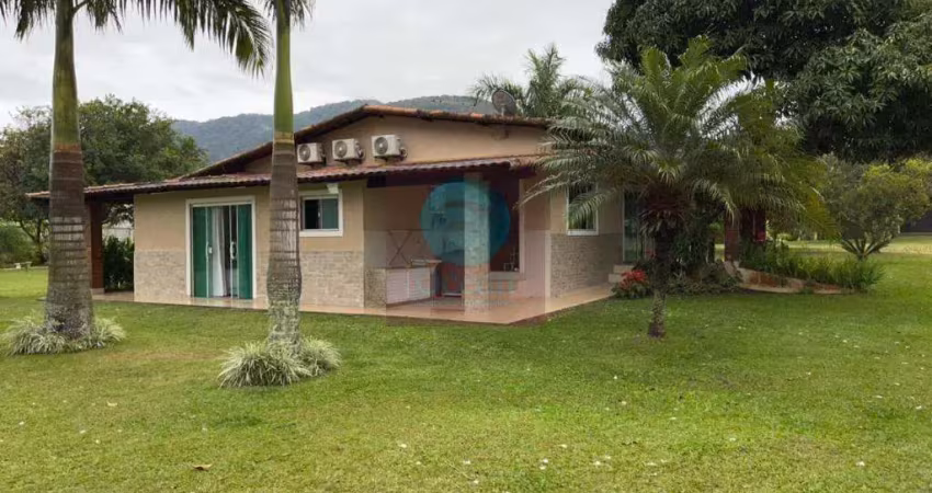 Ocean vende: itaipuaçu, sítio c/ 2 casas. principal: 2quartos, (1suite), área gourmet , laguinho