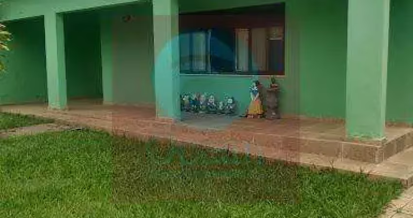 Ocean vende: Maricá casa com 3 quartos sendo 1 suíte, sala grande, cozinha ampla, banheiro, piscina