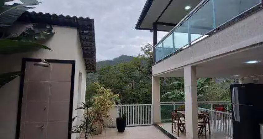 Ocean vende:  Itaipu, Condomínio Uba II, casa duplex 3 quartos sendo 2 suítes, closet, placa solar