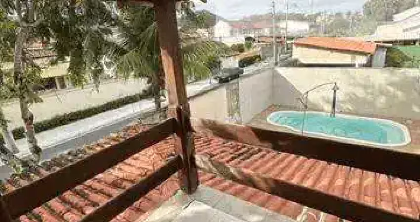 Ocean Vende:Piratininga, Casa Duplex, 3 quartos sendo 1 suíte com closet, piscina, churrasqueira