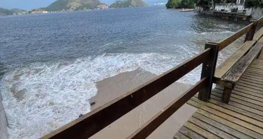 Ocean vende:São Francisco, casa 4 quartos sendo 1suíte, mobiliada, sauna vista, mar, praia privativa