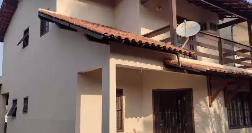 Ocean vende: Niterói, Itaipu, casa 3 quartos, sendo 1 suíte, varandão, garagem 4 carros.