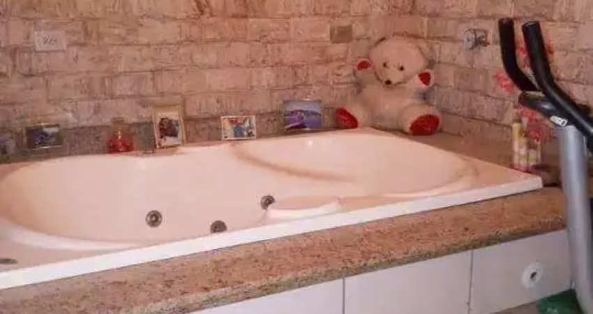 Ocean vende:  itaipuaçu, casa 4suítes, hidromassagem, closet, piscina, só a vista, permuta ate 200k