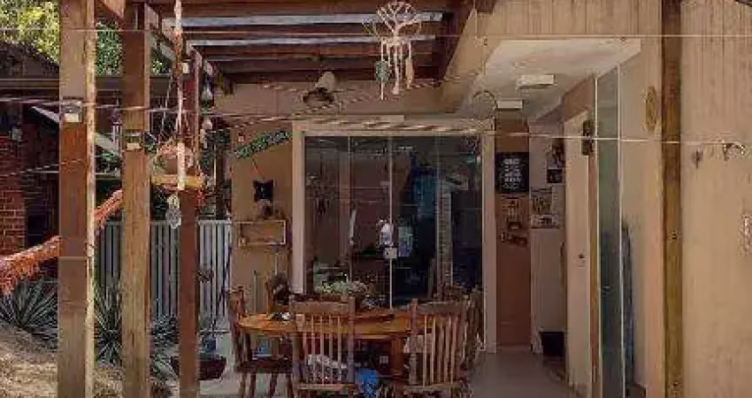 Ocean vende: Itaipu, casa 4 suítes, closet, piscina, academia, próximo à entrada de Itacoatiara.