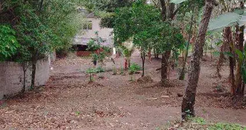 Ocean vende: itaipuaçu, próximo dpo, 2 pequenas casas, quarto, sala, coz., banheiro, lote  1200m²