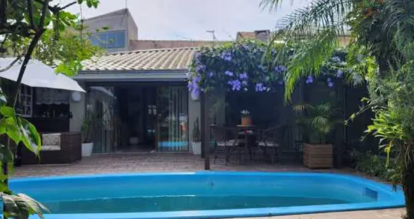 Casa a venda com Ponto comercial na Avenida Paranaguá Matinhos-PR