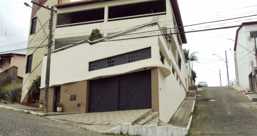 Casa à venda na Rua Fausto Perim, Grã-Duquesa, Governador Valadares
