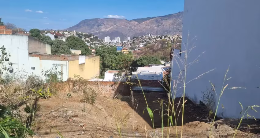 Terreno à venda na Rua Pirapora, 464, Maria Eugênia, Governador Valadares