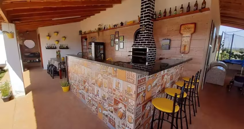 Casa à venda em cesário lange-sp, bairro mato seco: 2 quartos, 1 sala, 2 banheiros, 3 vagas de garagem, 150m². imperdível!