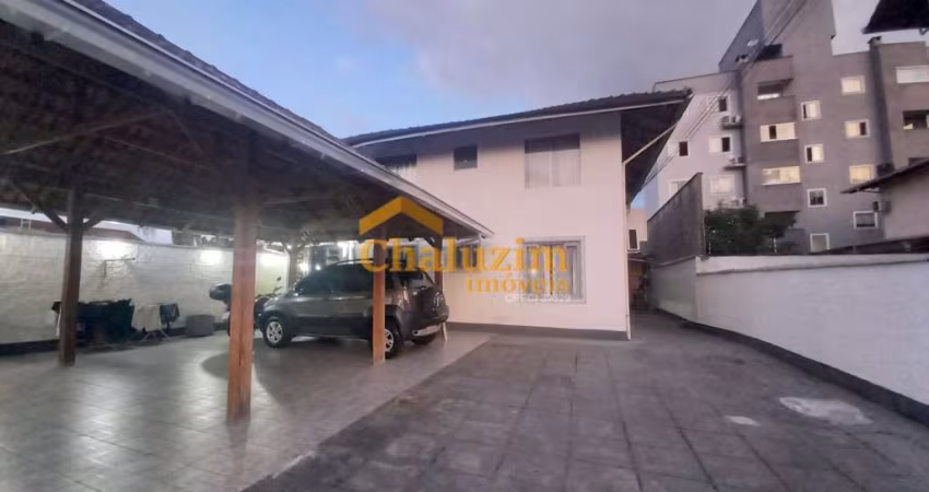 Apartamento com 2 dormitórios à venda no bairro Iririú, zona Norte de Joinville (SC)