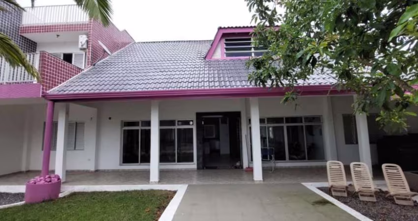 Sobrado com 06 dormitórios à venda, 250 m² por R$ 1.300.000,00 - Jardim Perola do Atlântico - Itapoá/SC