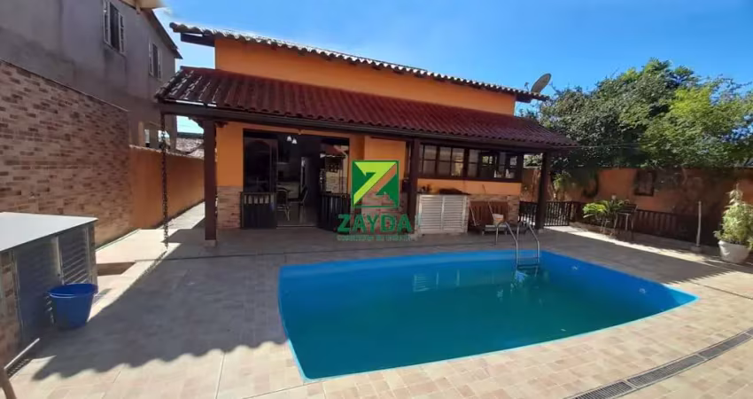 Casa à venda em Casimiro de Abreu-RJ, bairro Vila Campo Alegre - Barra de São João: 4 quartos, 3 suítes, 2 salas, 5 banheiros, 1 vaga, 132m².