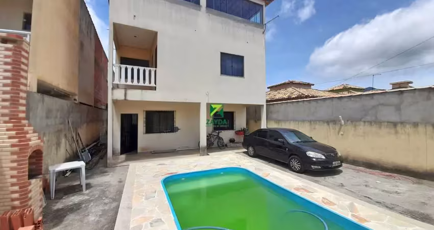 Casa à venda em casimiro de abreu-rj, jardim miramar: 3 quartos, 1 suíte, 1 sala, 3 banheiros, 3 vagas de garagem, 216m².