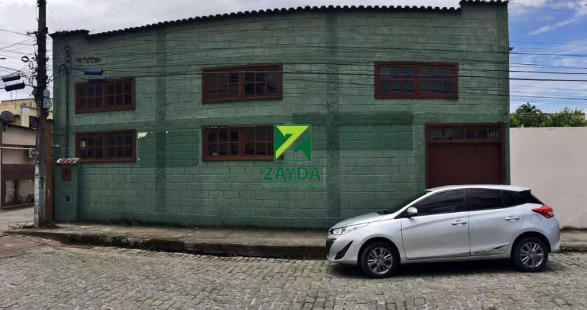 Galpão Comercial de Alto Padrão no Centro de Casimiro de Abreu-RJ: 1 Sala, 3 Banheiros, 380m² de Área. Venda ou Locação!