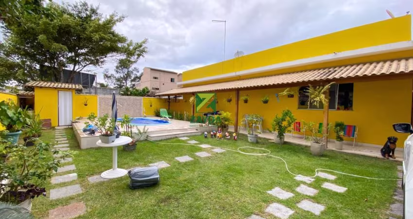 Casa à venda em Casimiro de Abreu-RJ, bairro Peixe Dourado II - Barra de São João! 3 quartos, 1 suíte, 2 salas, 3 banheiros, 2 vagas, 110m².
