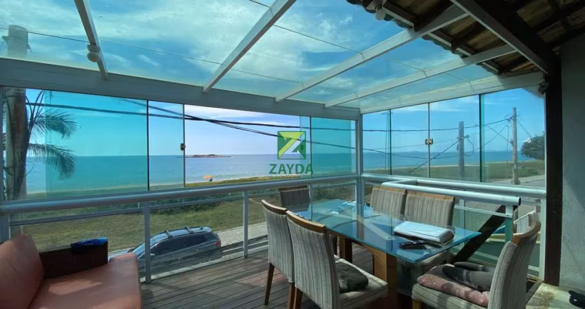 Imperdível Casa Duplex à Beira Mar com 2 Suítes no Centro de Barra de São João-RJ