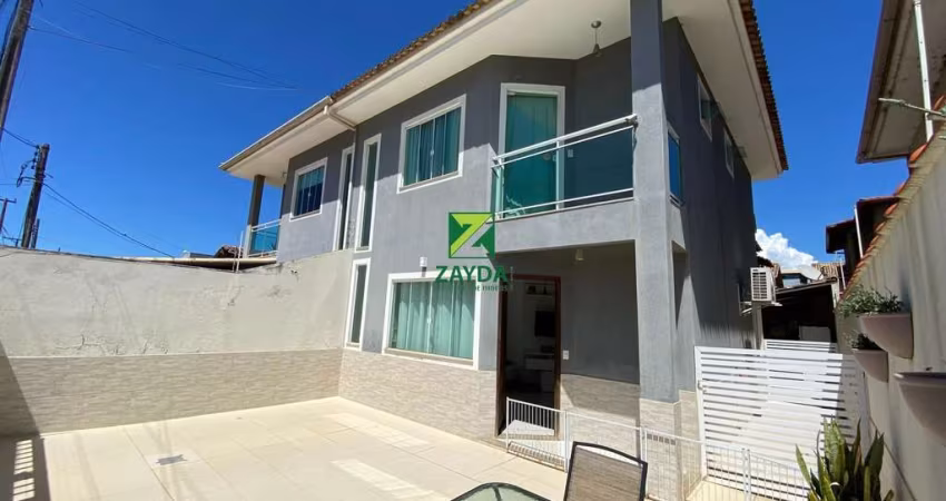 Casa Duplex Independente à Poucos Passos da Praia em Enseada das Gaivotas - Rio das Ostras: 3 Quartos, 1 Suíte, Área Gourmet com Churrasqueira e Piscina.