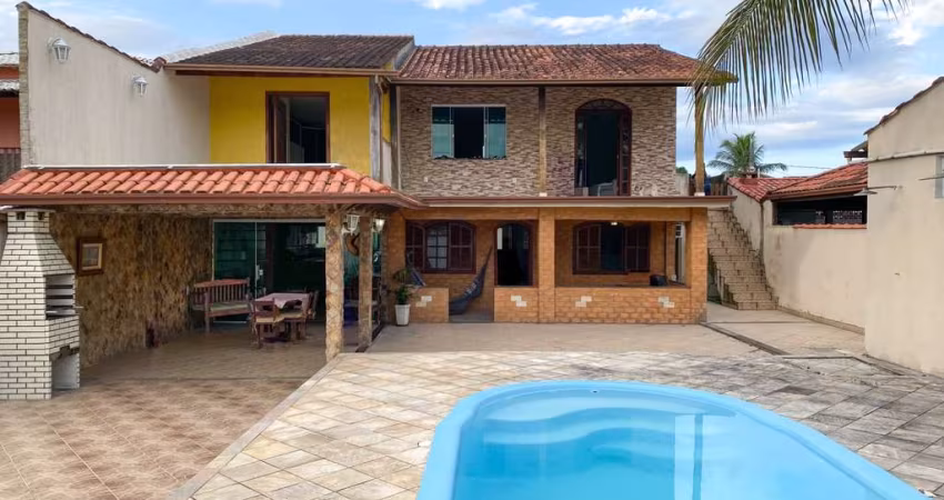 Casa à venda com 4 quartos, piscina e loja comercial em Cidade Praiana - Rio das Ostras-RJ