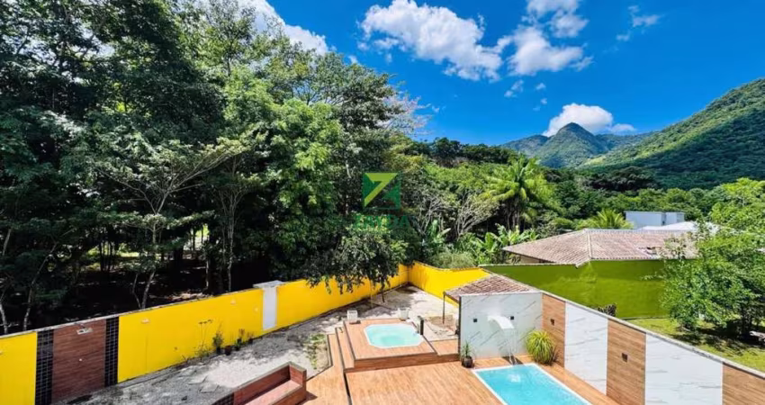 Casa triplex no Sana, Casimiro de Abreu-RJ: 3 quartos, 2 suítes, 3 salas, **área gourmet**, fogo de chão, tranquilo, região serrana, beira rio, **churrasqueira**.
