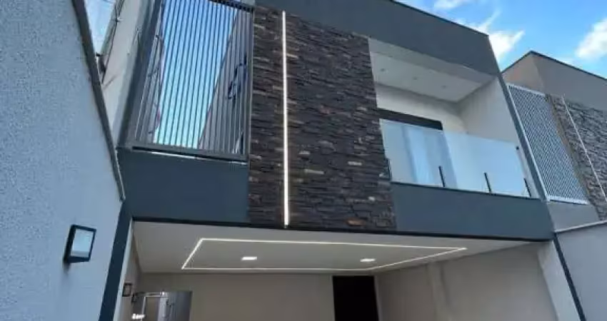 Sobrado com 3 suítes e piscina no Jardim Atlântico