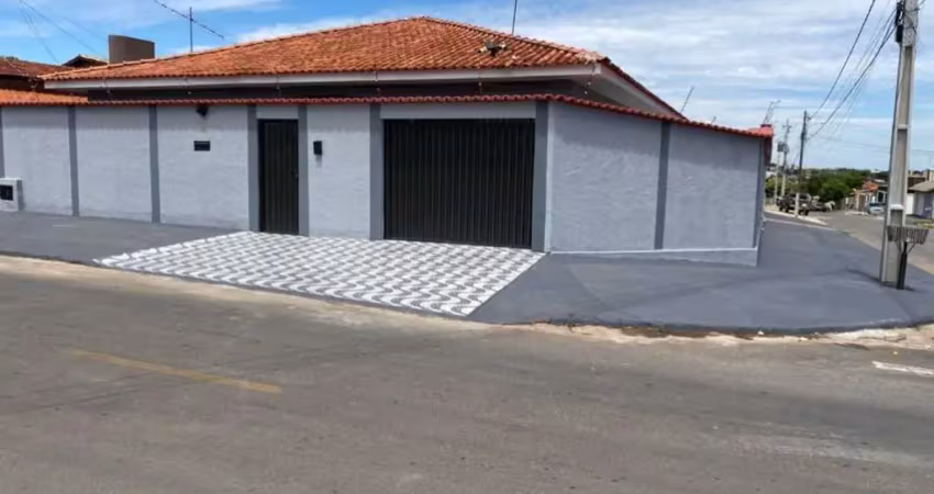 Casa à venda de esquina sendo 2 lotes de 630,00 m²  no setor cristina ii