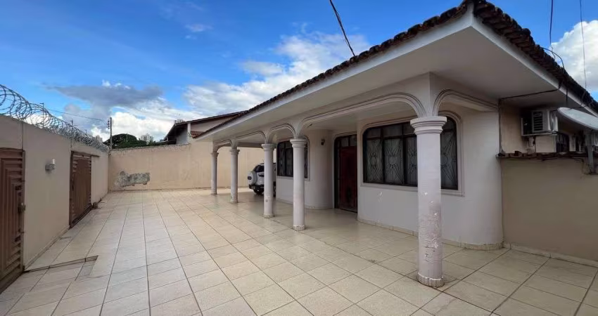 Casa para venda com 3 quartos sendo 1 suíte de 328,14 m², na T-39 - Setor Bueno