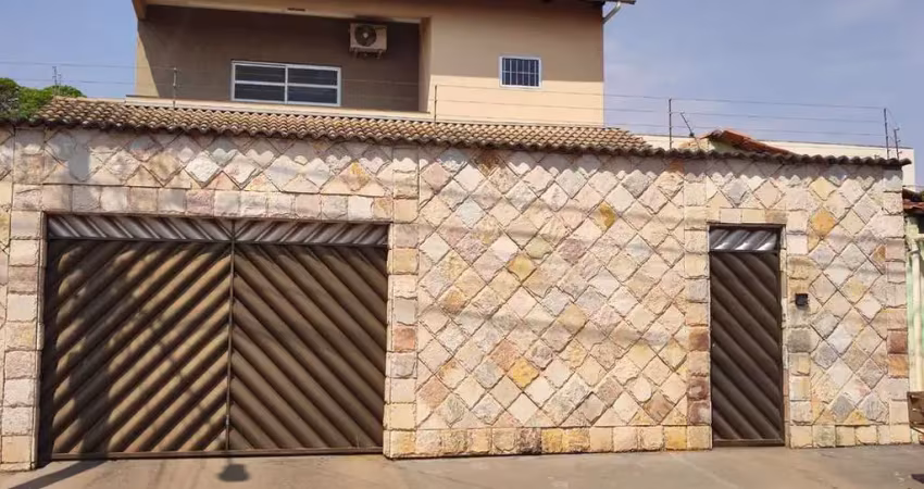 Sobrado com 3 quartos, sendo 1 suíte no Setor Morada do Sol