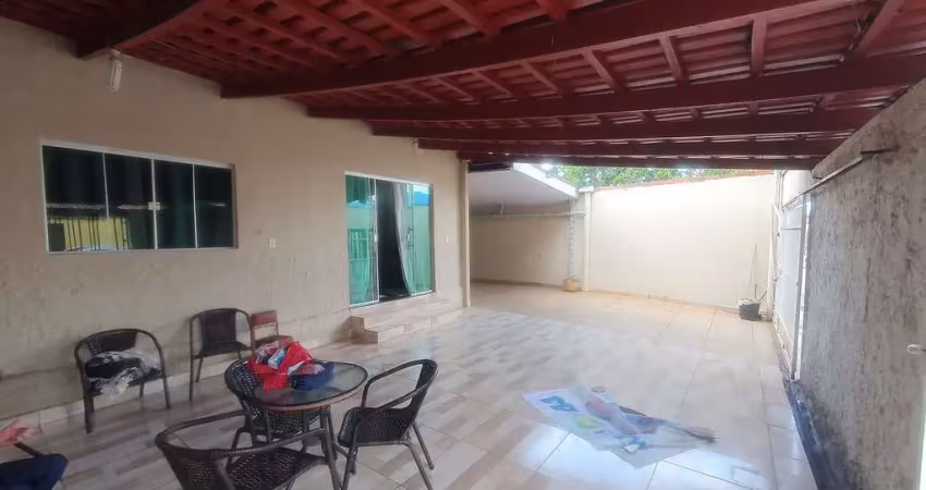 Casa 2 suítes à venda de 217,00m² no setor Castelo Branco