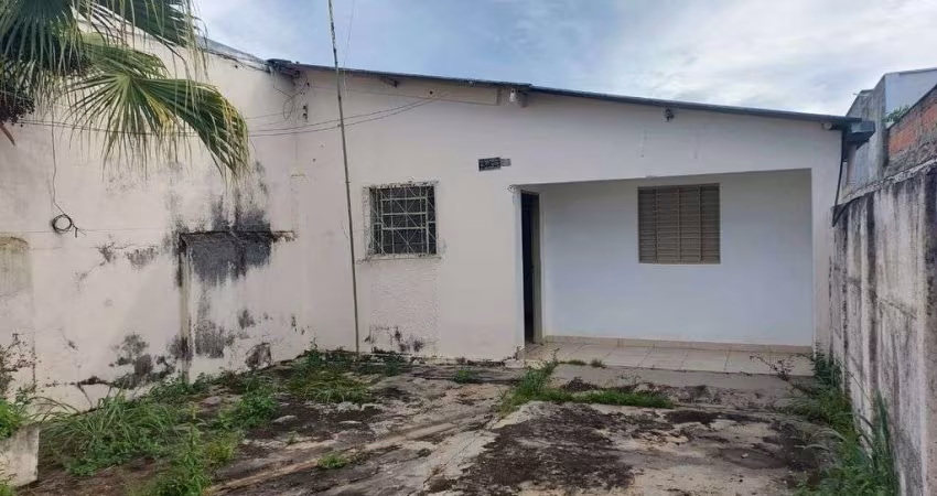 Casa no Cruzeiro do sul com 2 quartos + barracão com 2 quartos
