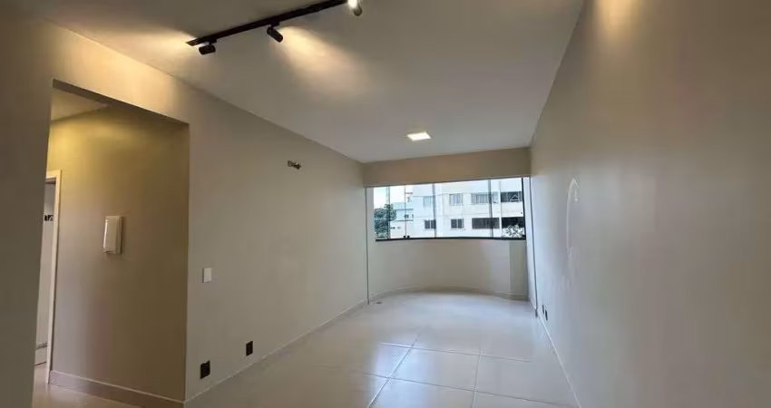 Apartamento reformado 2 quartos com suíte de 76,00m² - Setor Bela Vista.