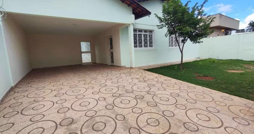 Casas em Avenida comercial - Avenida das Industrias Santa Genoveva