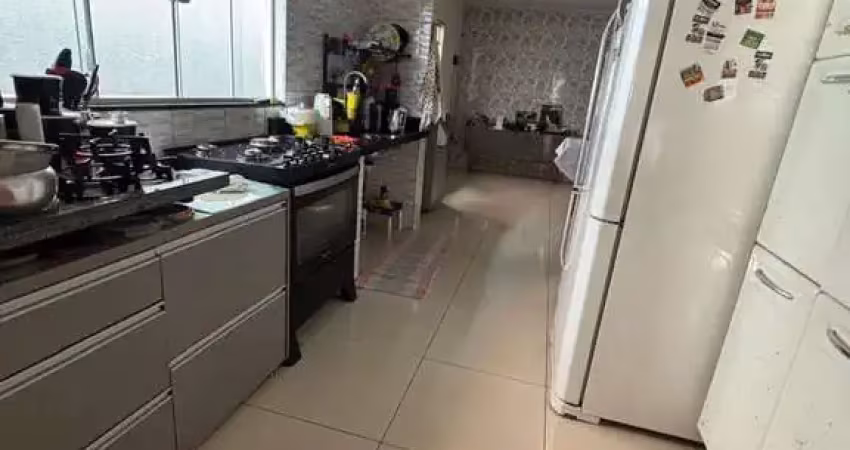 Casa à venda com 3 quartos, sendo 1 suíte de 178,00 m² no resid. monte carlo