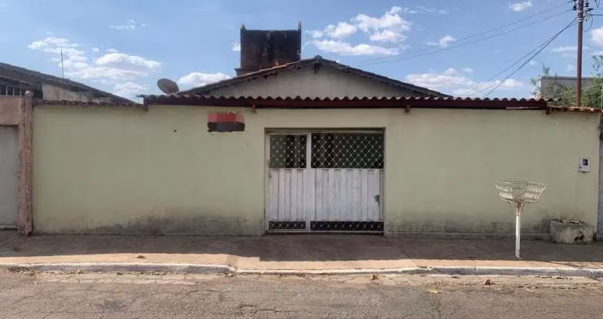 Casa à venda no setor são josé composta por 6q, banheiro 3, ao lado de campinas!