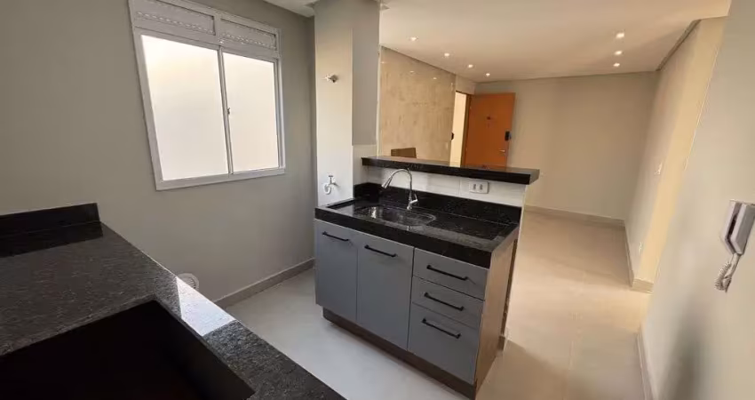 Apartamento 2 quartos reformado e com armários no gran jardim - goiânia