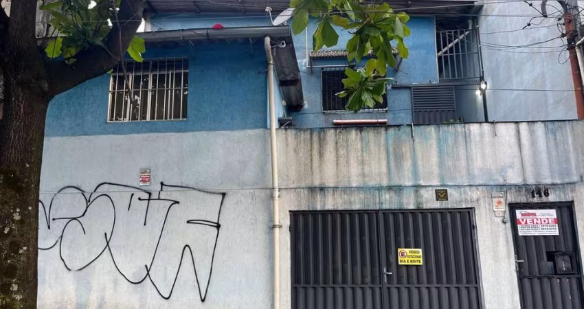 Imóvel espetacular à venda em Santo André-SP: Casa de 6 quartos, 5 banheiros, 1 vaga na garagem e 400,00 m² de área em Utinga!