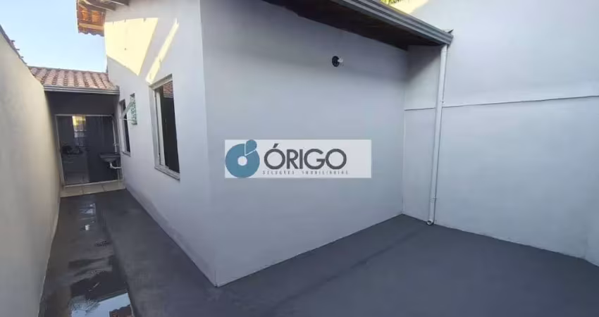 Casa individual - 2 quartos - vaga de garagem ampla - ótimo local