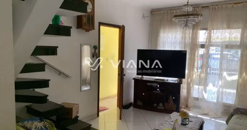 Sobrado 3 dormitórios no bairro santa paula com suíte, quintal e 2 vagas - são caetano do sul