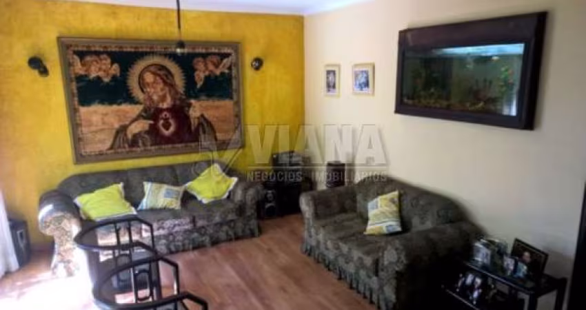 Sobrado à Venda com 4 Quartos em Vila São Pedro em Santo André
