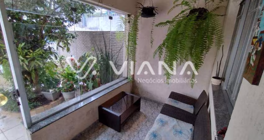 Casa à Venda com 3 Dormitórios no Parque Fongaro em São Paulo