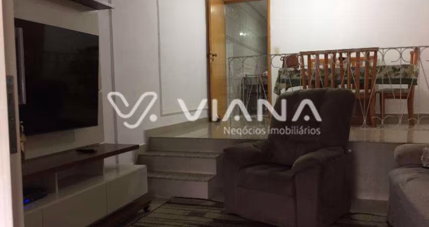 Casa com 2 dormitórios à Venda no Bairro Vila Palmares em Santo André.