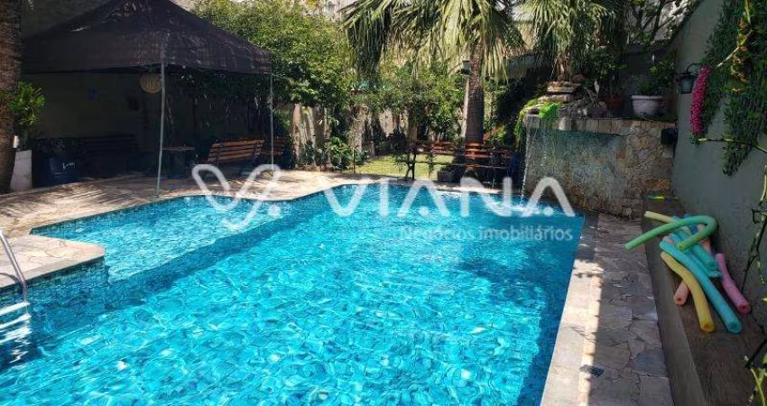 Sobrado amplo com piscina no Bairro Vila Bela em São Paulo.