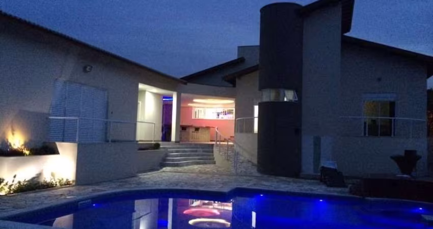 Casa em Condomínio à Venda no Bairro Portal dos Bandeirantes em Porto Feliz