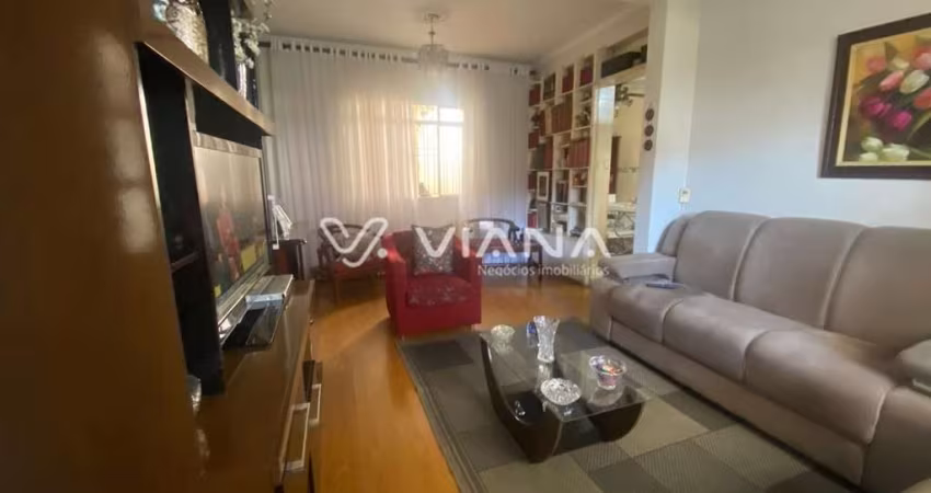 Casa Térrea Antiga com 3 Dormitórios à Venda na Vila Bela em São Paulo