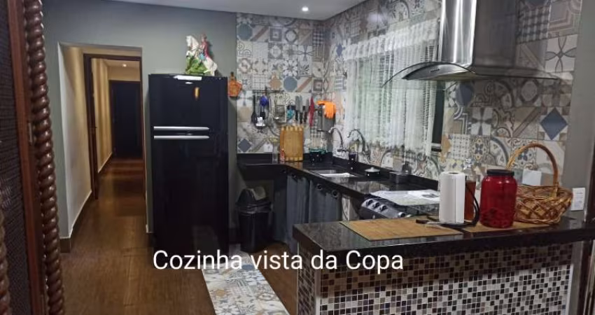 Sobrado 3 dormitórios com Salão para Venda ou Locação no Bairro Cerâmica em São Caetano do Sul.