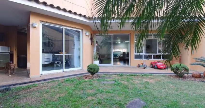Sobrado com 4 dormitórios em Condomínio Fechado no Bairro Jardim São Caetano