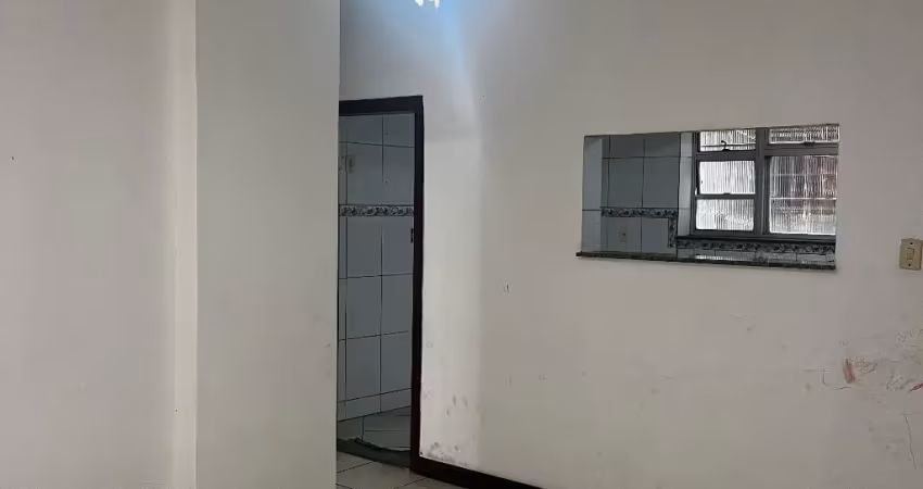 Apartamento 3/4, banheiro social, 110m2, sala ampla, cozinha americana