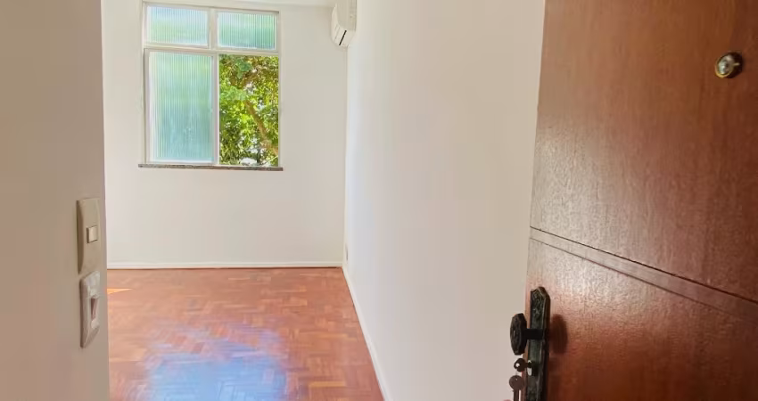 Apartamento para locação, 85m2, 2/4, suíte, vaga de garagem