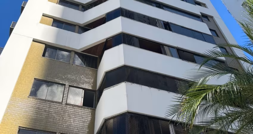 Apartamento à venda, 2/4, suíte, varanda, 88m2, 03 vagas garagem