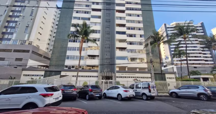 Apartamento à venda 4/4, suíte, lavabo, varanda, 02 vagas garagem